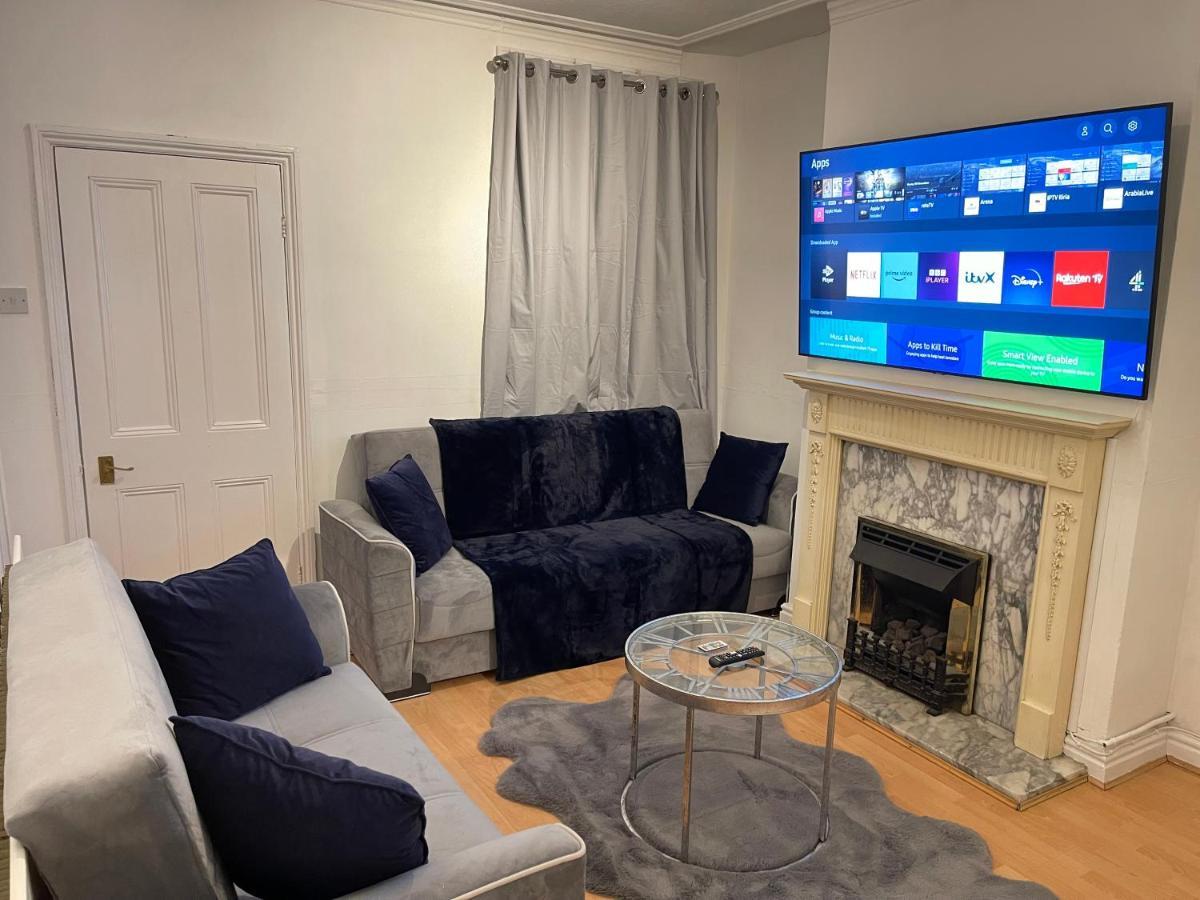 3 Bedrooms Comfortable Home With Jacuzzi Hot Tub Sleeps 10 Leicester Exterior foto
