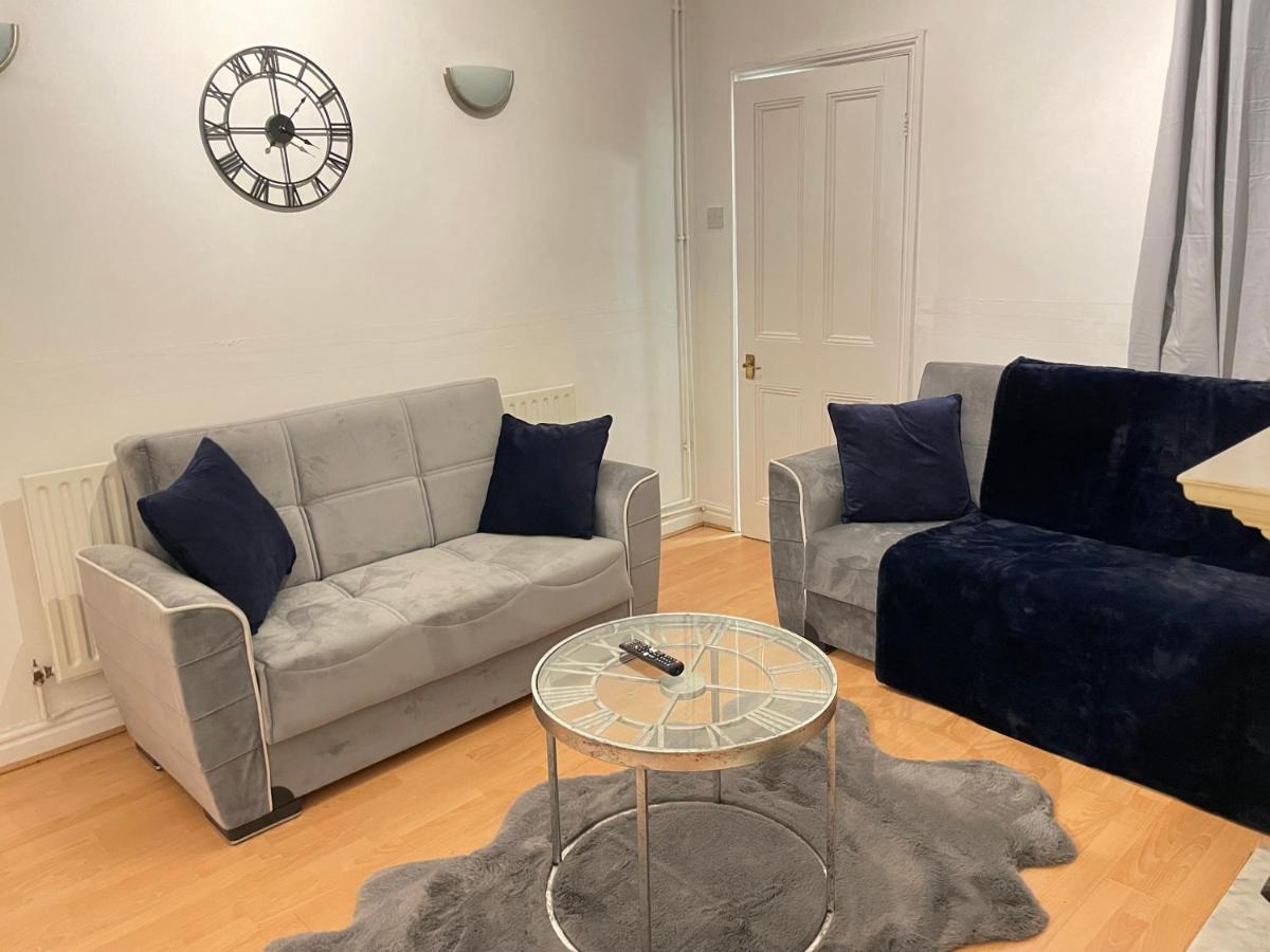 3 Bedrooms Comfortable Home With Jacuzzi Hot Tub Sleeps 10 Leicester Exterior foto
