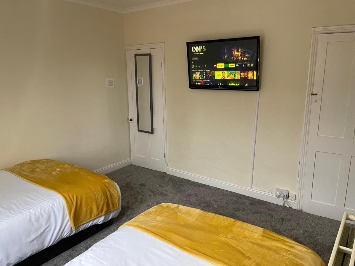 3 Bedrooms Comfortable Home With Jacuzzi Hot Tub Sleeps 10 Leicester Exterior foto