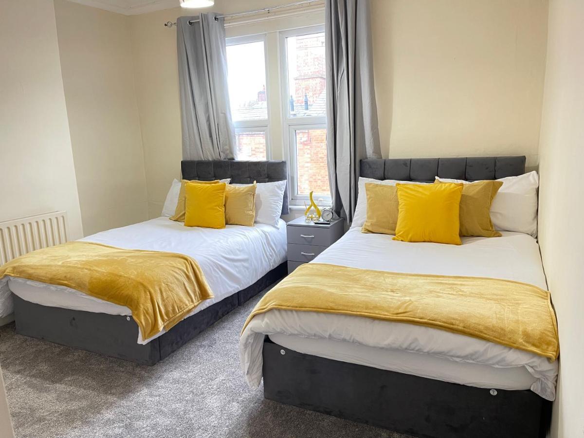3 Bedrooms Comfortable Home With Jacuzzi Hot Tub Sleeps 10 Leicester Exterior foto