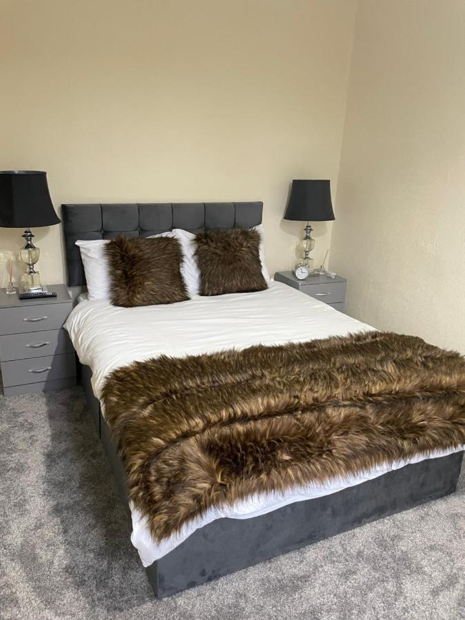 3 Bedrooms Comfortable Home With Jacuzzi Hot Tub Sleeps 10 Leicester Exterior foto