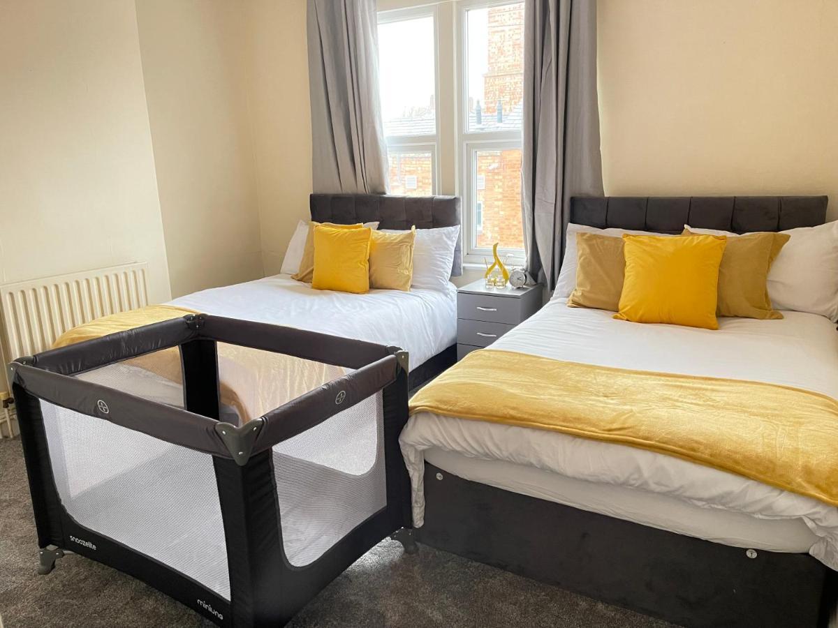 3 Bedrooms Comfortable Home With Jacuzzi Hot Tub Sleeps 10 Leicester Exterior foto